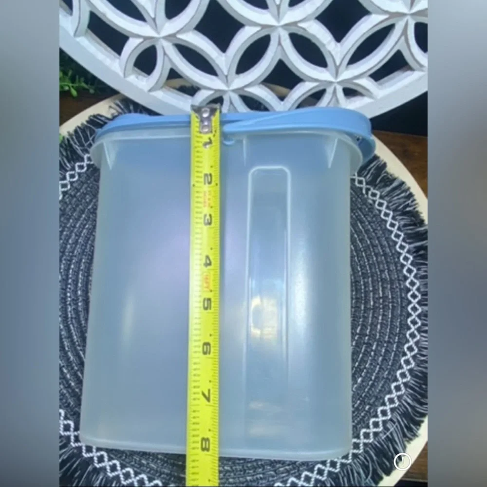Vintage~ Tupperware Beverage Buddy 2 QT‎